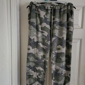 Honey Me Camouflage cropped lounge pants